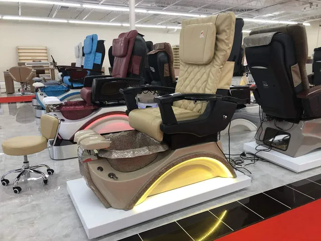 Salon 11/18 Hair & Makeup Studio