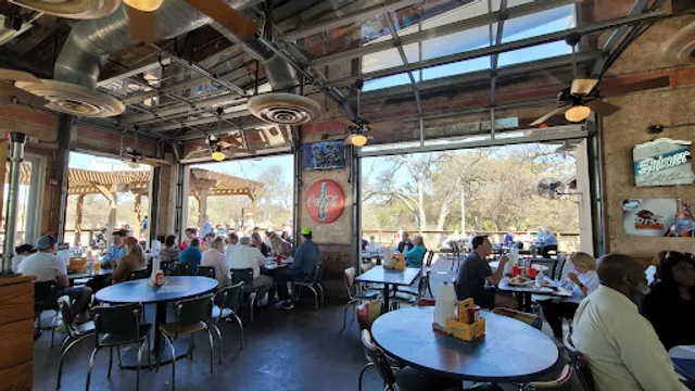 Willie's Grill & Icehouse