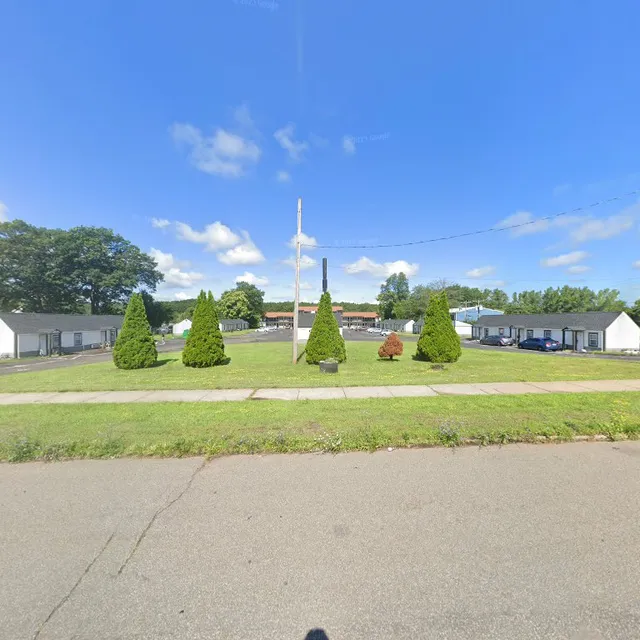 Colonial Inn & Suites