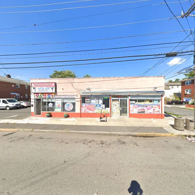 Daisy’s Food Market & smoke shop