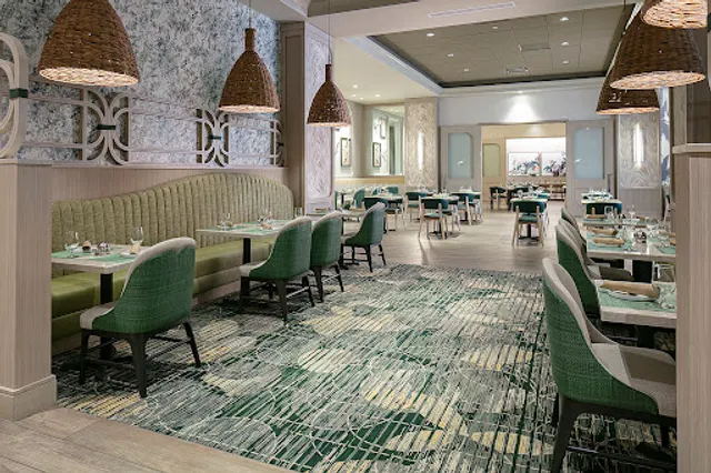 Luna Lux Restaurant & Lounge