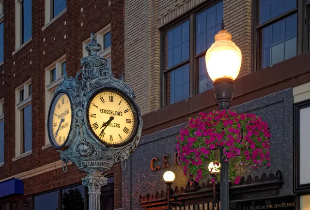 C F Reuschlein Jewelers Inc