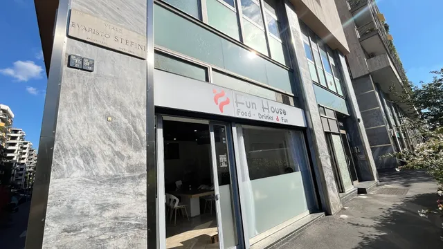 FUN HOUSE: Food, Drinks & Fun