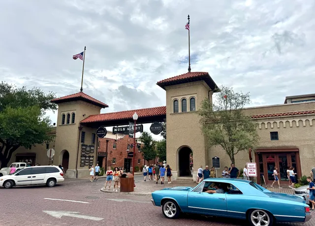 Puerta de Mule Alley