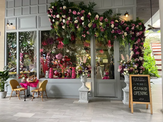TIARA IN ROSE Flowers & Cafe