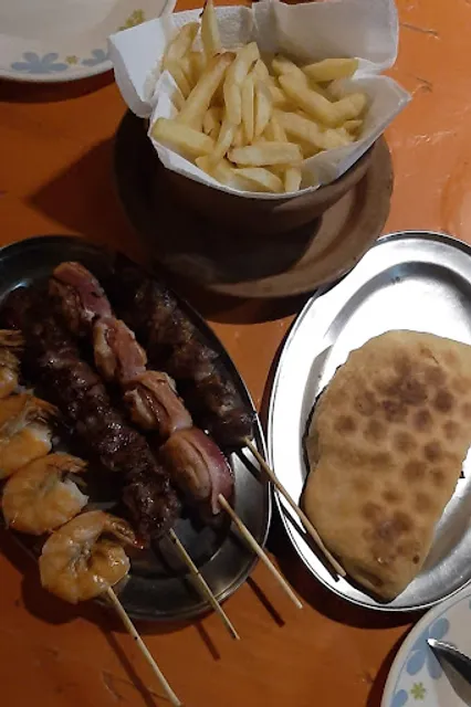 Menino da Tábua Churrasquinhos