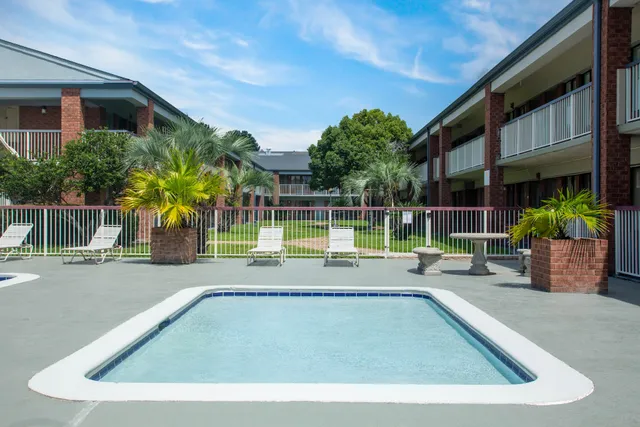 Days Inn by Wyndham Mobile I-65