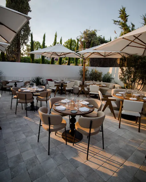 Roostiq Marbella Restaurant