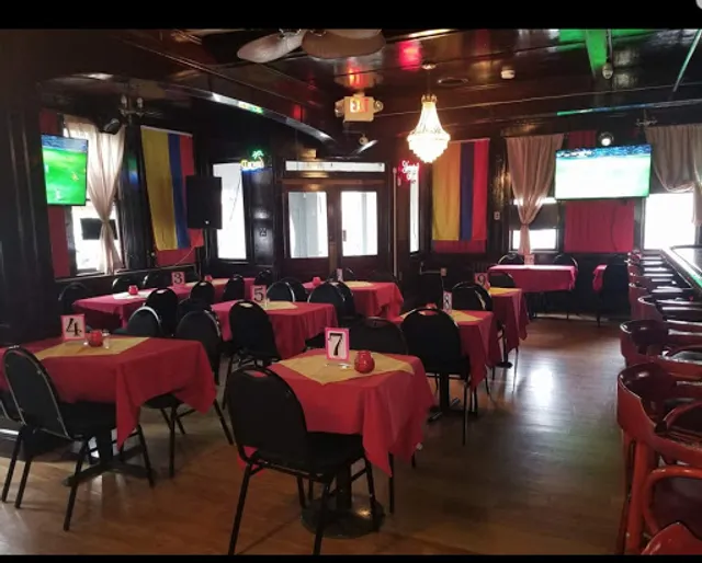 Los Compadres Lounge