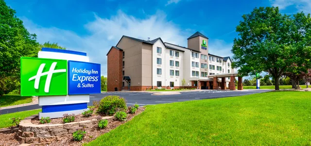 Holiday Inn Express & Suites Coon Rapids-Blaine Area, By IHG Hotel