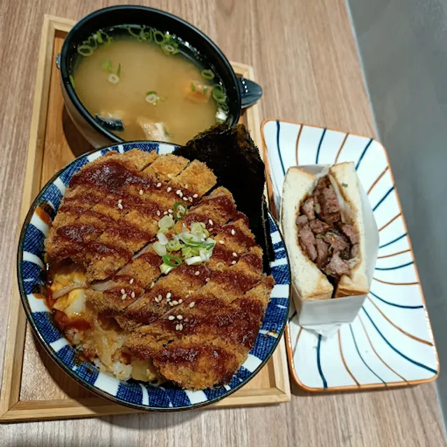 小烏丸 桃園必吃 桃園觀光夜市 非凡大探索 厚切炸豬排/丼飯/牛排三明治/寵物友善