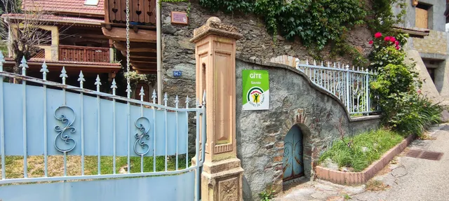 Gîtes La Tarine : Votre cocon savoyard, WiFi, parking, VOD, Climatisation, Idéal 1 à 8 personnes.