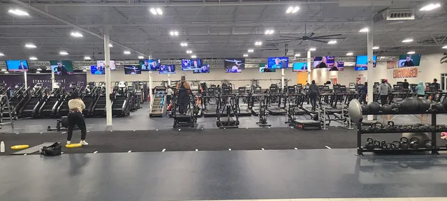 Crunch Fitness - Chimney Hill