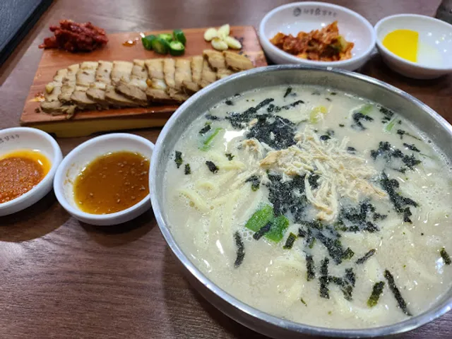 Hyunpung Dak Kalguksu Suseong Branch