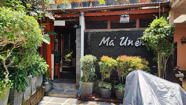 Rumah Makan Ma' Uneh Asli