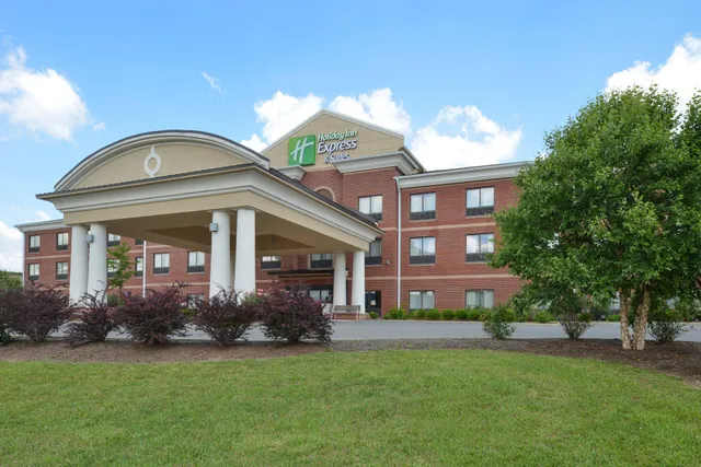Holiday Inn Express & Suites Bridgeport - Clarksburg by IHG