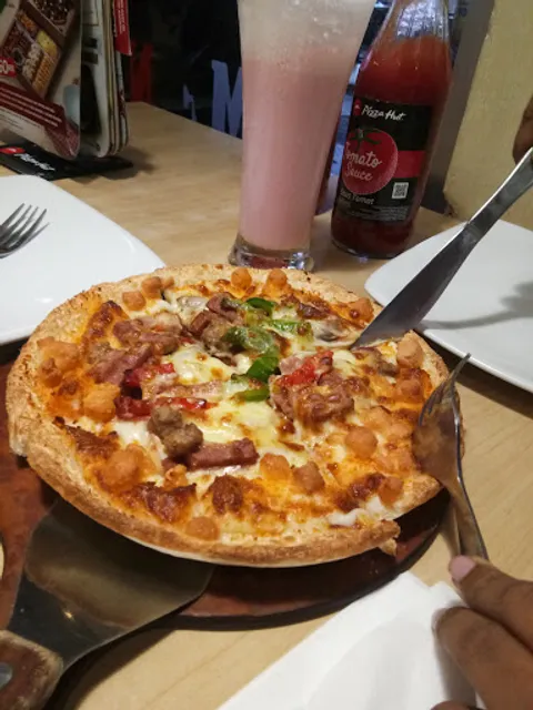 Pizza Hut Restoran - Pusat Grosir Cililitan
