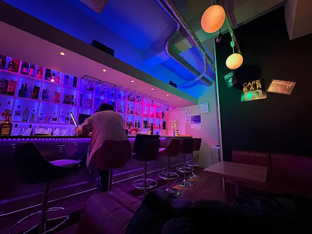 カフェ バー エム