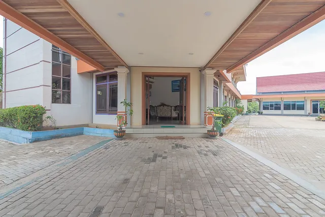 RedDoorz Plus @ Hotel Surya Batulicin