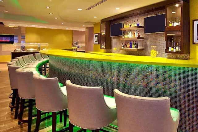 Aqua Lounge & Restaurant