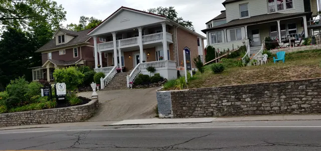 Niagara Luxury Suites