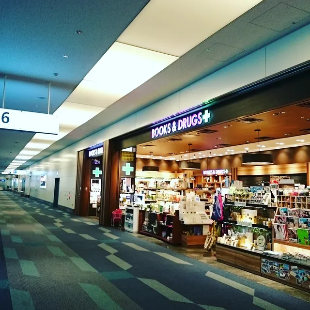 BOOKS ＆ DRUGS SOUTH