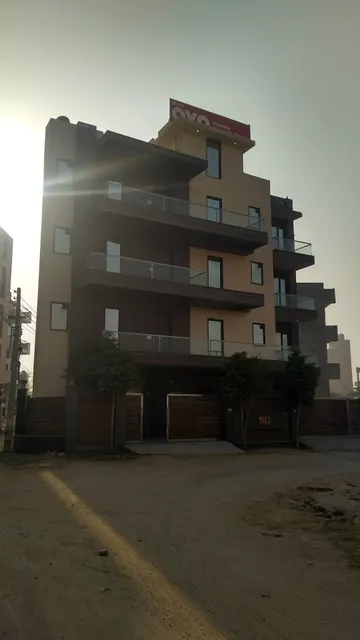 OYO Flagship 757 Golf Course Road