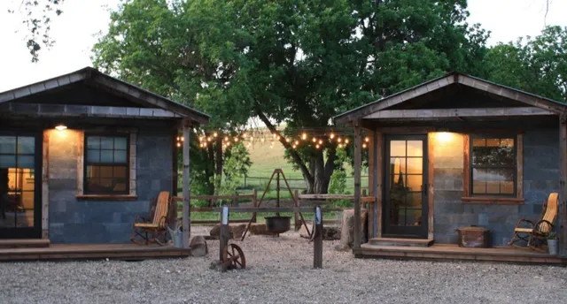 Historic Almond Springs Glamping, Farm Stays, Camping and Venue