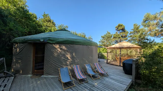 Yourte en forêt