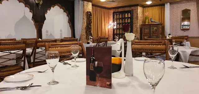 Le Raj Indian Restaurant