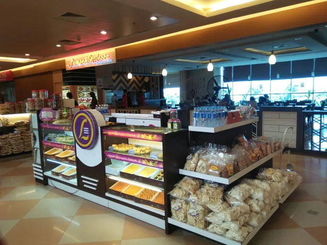 Lamoist Mega Mall - No 1 Best Premium Batam Layer Cakes
