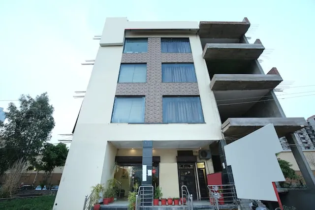 OYO 10537 Star City Inn