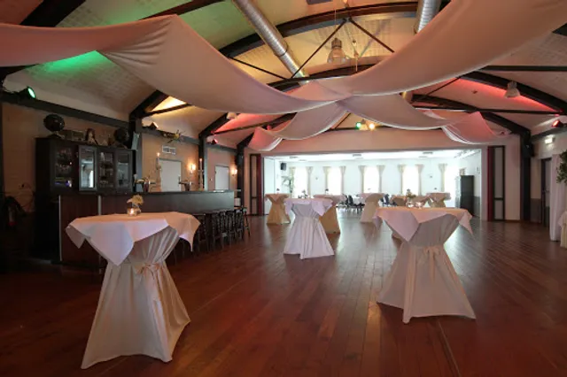 De Holle Eik; Zalencentrum, Eetcafé