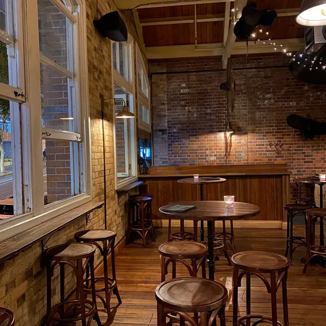 Frog's Hollow Saloon