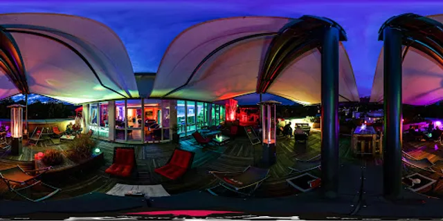 Die Schlafende Hex Skybar