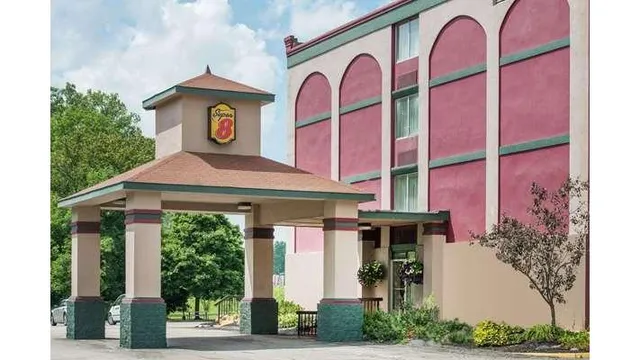 Super 8 by Wyndham Erie/I 90