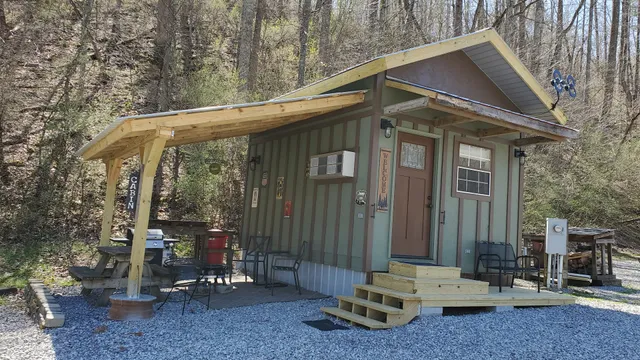 Rock Hollow Campground