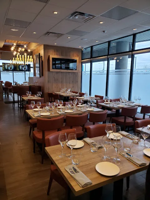 Perla Oyster Bar & Grill