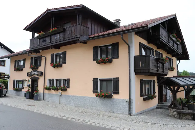 Pension-Ferienwohnungen Leithenwald