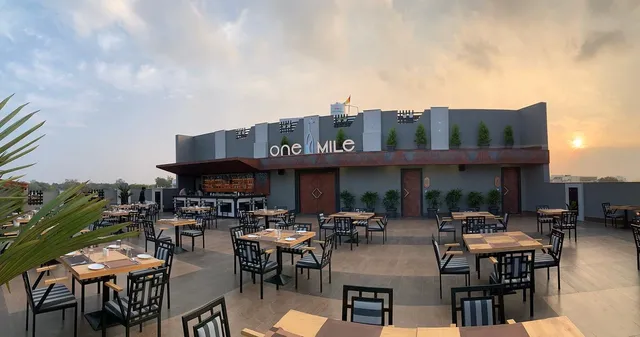 One Mile - Grill, Lounge & Bar
