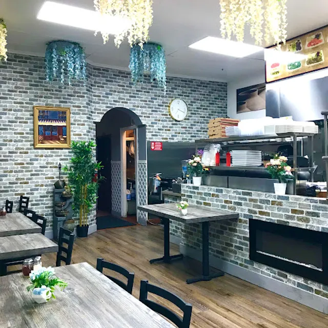 Mediterranean Pizza and Gyros