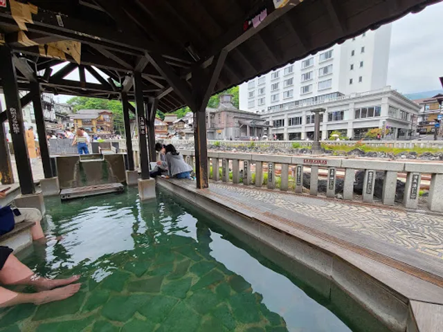 湯畑・湯けむり亭