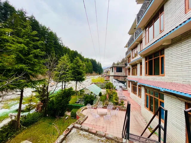 Nadi Kinare, Mall Road Manali(Riverside resort)