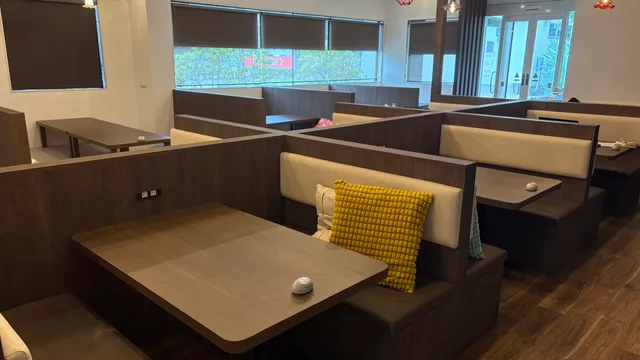 下町の時計台〜街角クロワッサンベーカリーカフェ〜