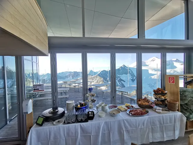 Café 3440 on the Pitztal Glacier