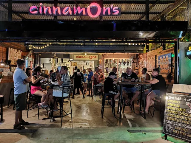 Cinnamons Bar ( Pantai Cenang Bar & Gift )