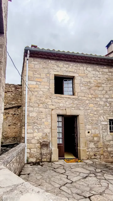 Maison, gîte 110m² Boussagues, la Tour sur Orb, village médiéval: Le Gîte de la Source