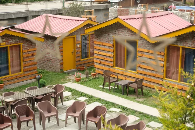 Brick And Wood Huts: Kasol