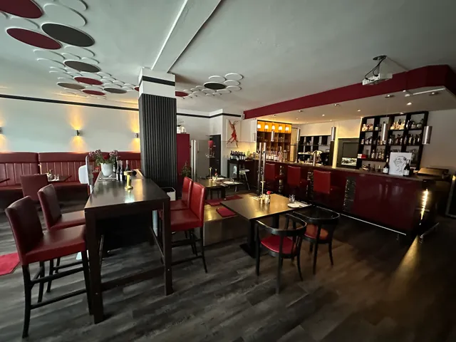 Larry's Bar & Restaurant