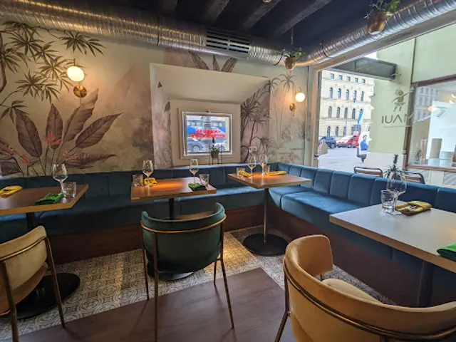 MAUI - Hawasian & Vietnamese Restaurant | München Ludwigpalais